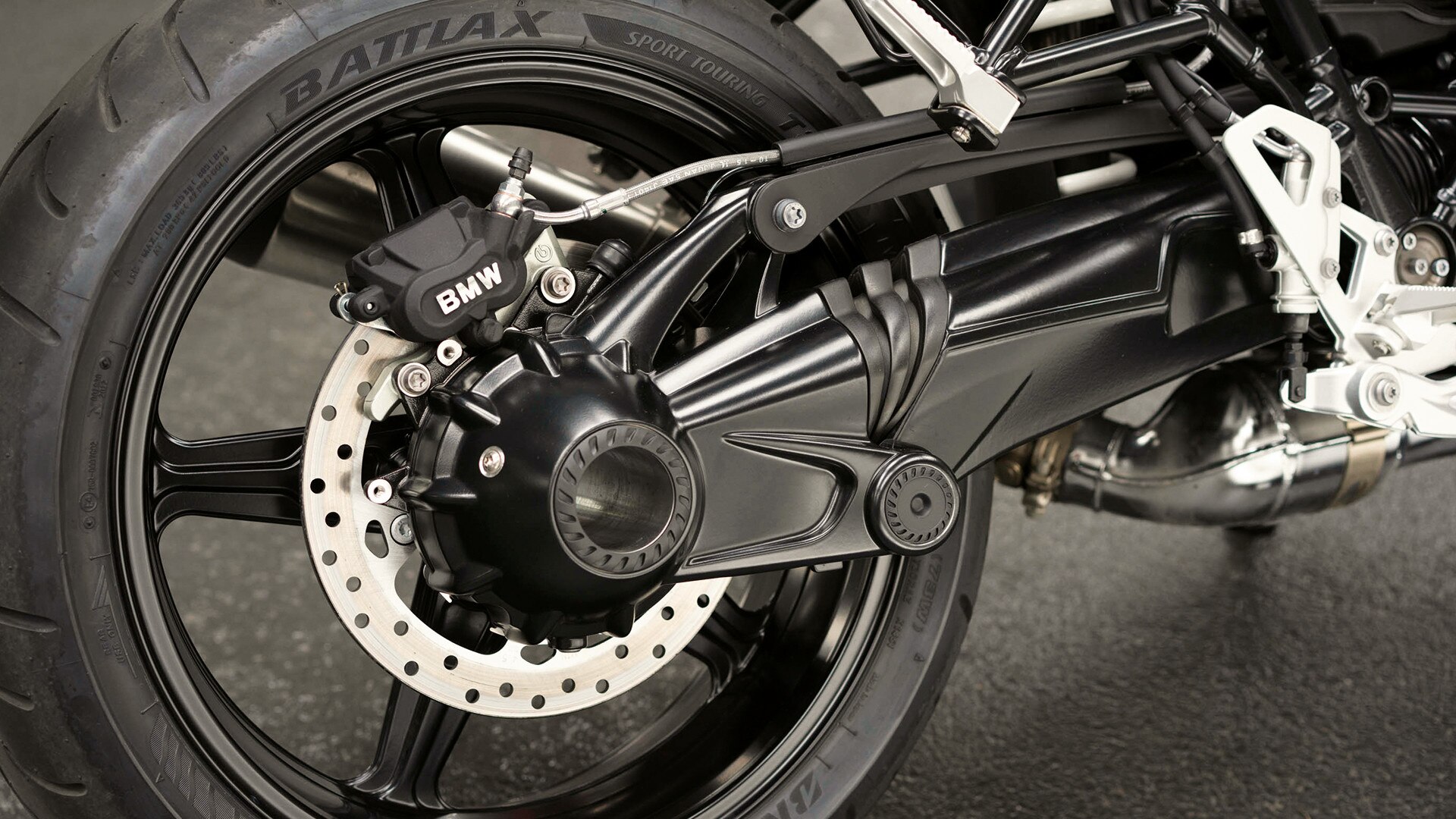 R nineT Pure 單側後搖臂