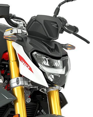 We see the standard LED headlights and indicators of the G 310 R.