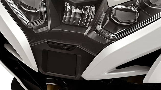 We see the R 1250 RT with the Active Cruise Control system.